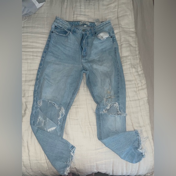 Abercrombie & fitch high rise mom jeans. - Picture 1 of 3